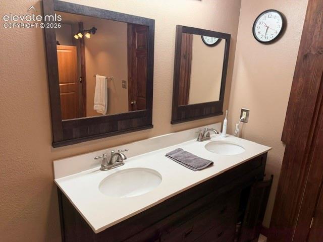 Image 26 of 38: Bathroom