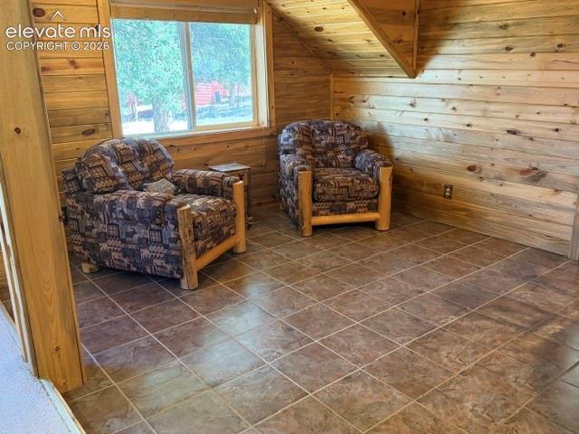 Image 8 of 38: Sitting Room