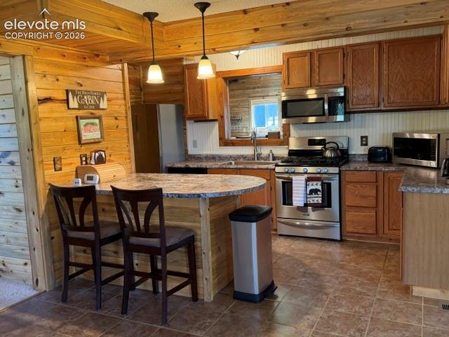 Image 9 of 38: Kitchen