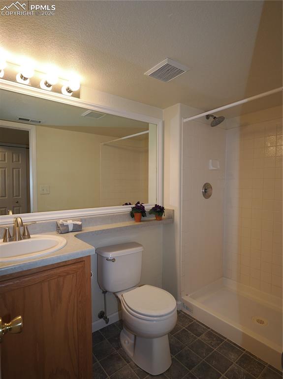 Image 15 of 34: Bathroom