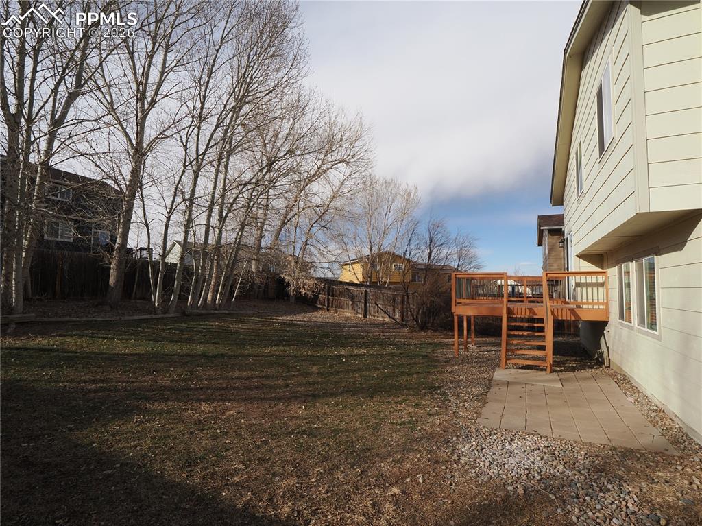 Image 28 of 34: Yard