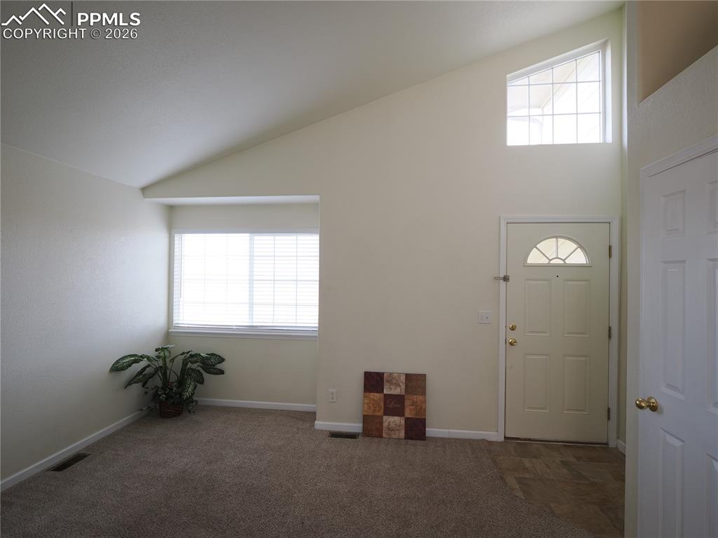 Image 4 of 34: Entry