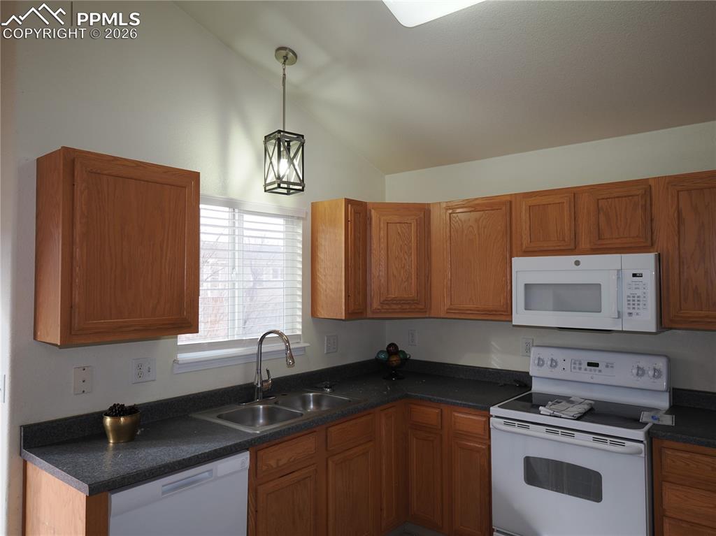 Image 7 of 34: Kitchen