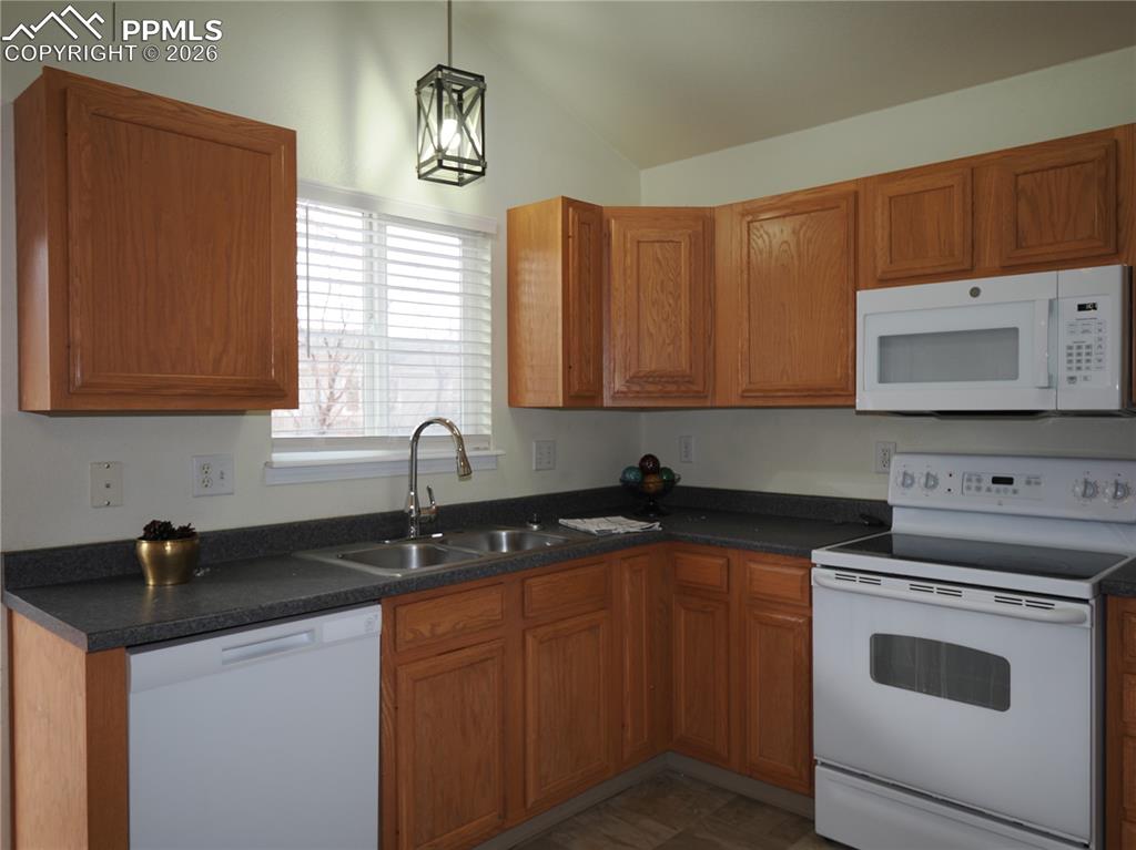 Image 9 of 34: Kitchen