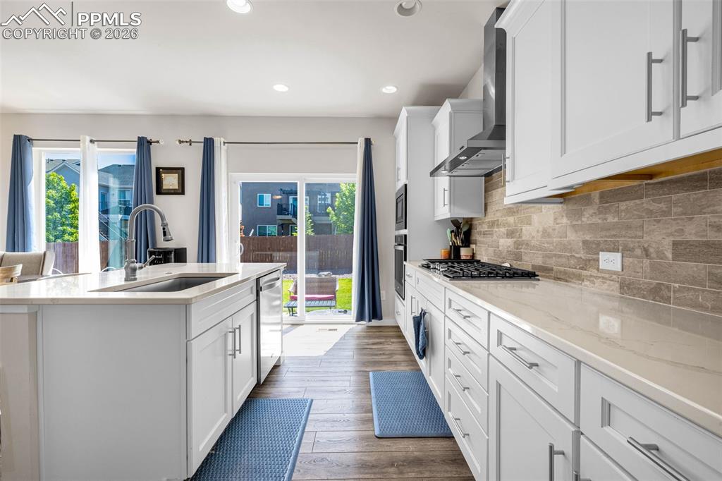 Image 11 of 31: Kitchen