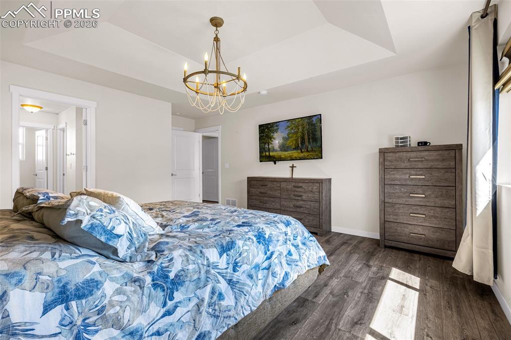 Image 15 of 31: Bedroom