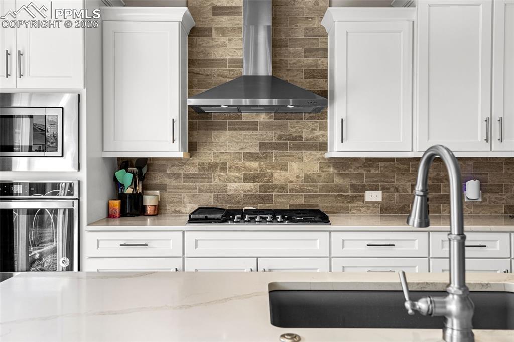 Image 3 of 31: Kitchen