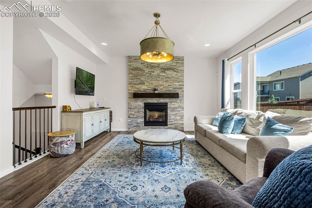 Image 4 of 31: Living Room