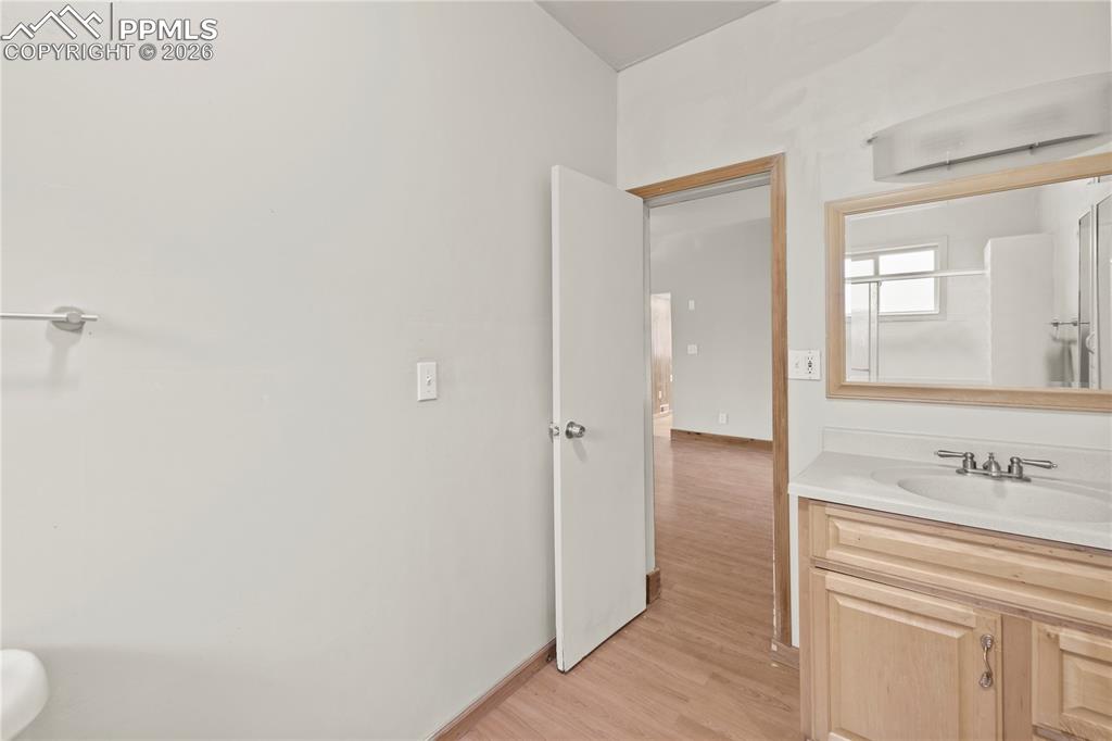 Image 26 of 50: Bathroom