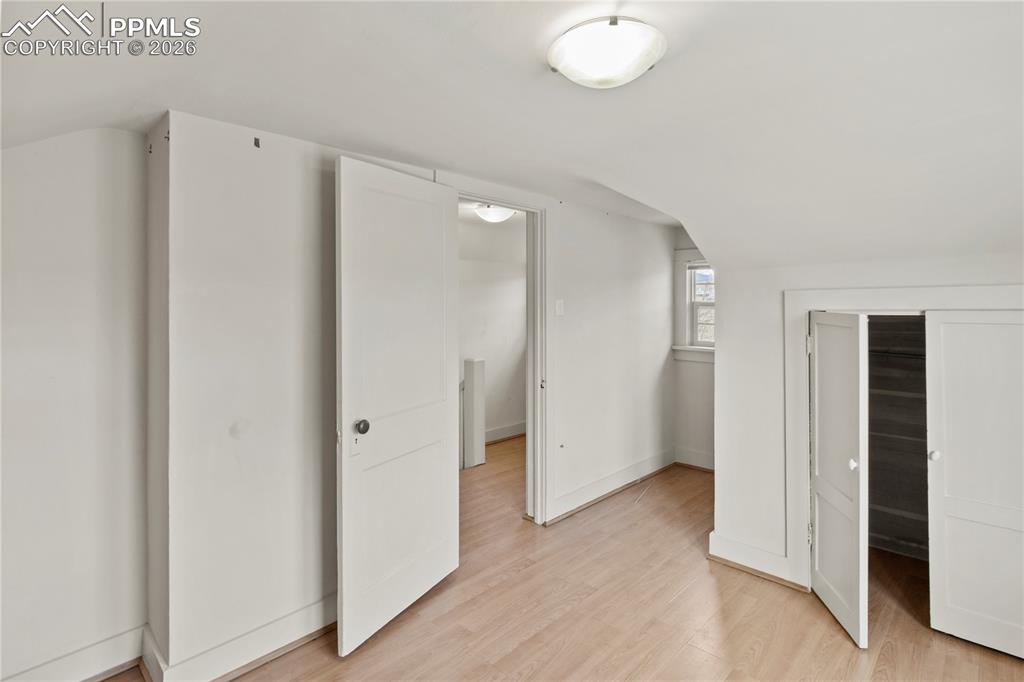 Image 29 of 50: Bedroom