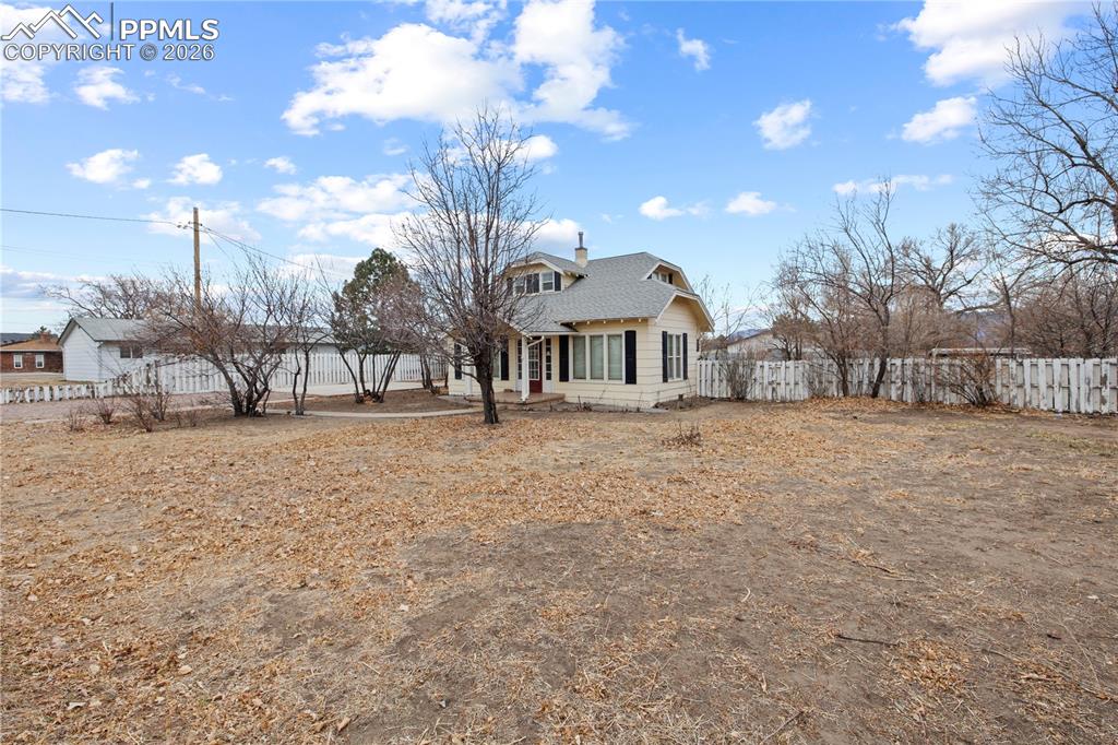 Image 3 of 50: Back of Structure