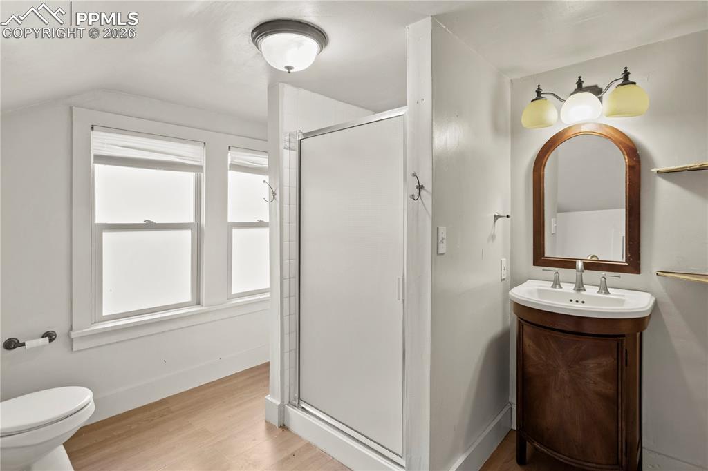 Image 31 of 50: Bathroom