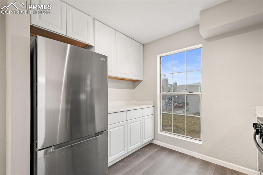 Image 14 of 25: Kitchen