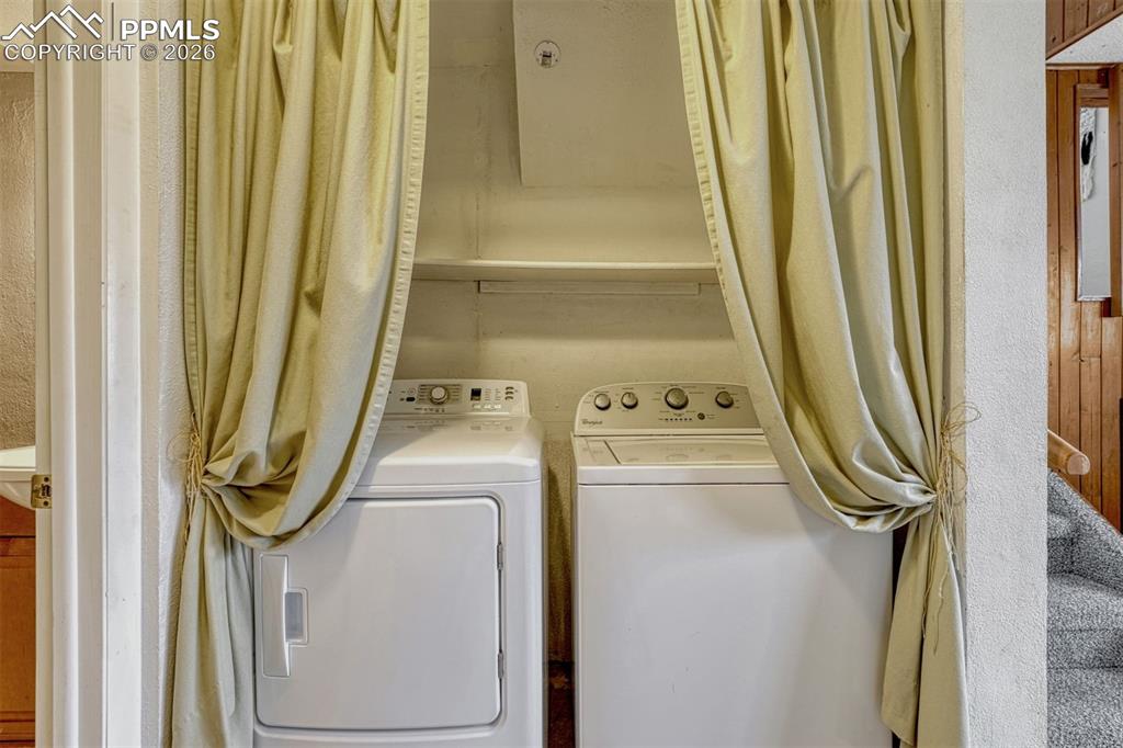 Image 28 of 33: Laundry