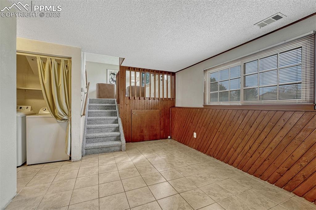 Image 29 of 33: Family Room