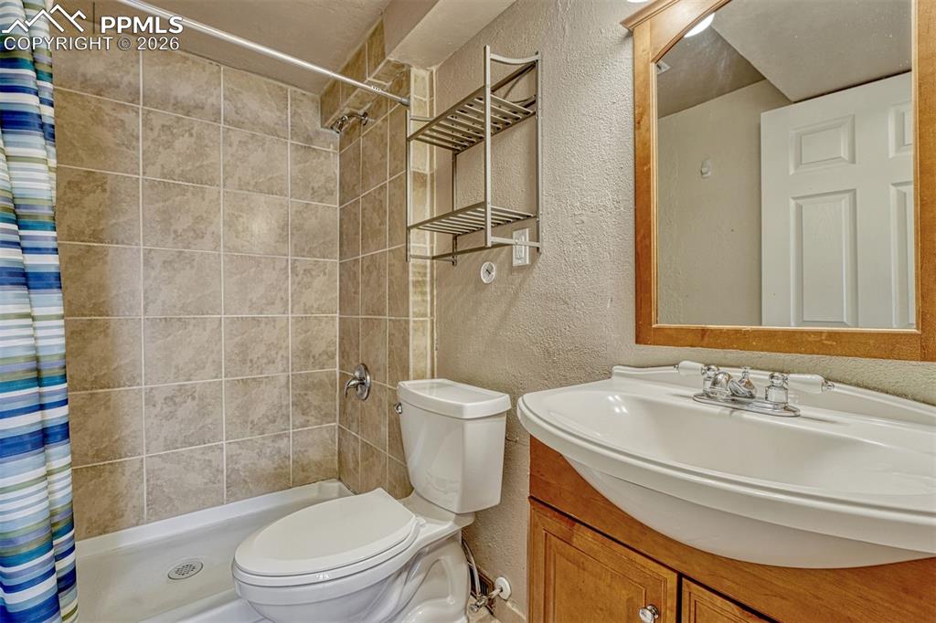 Image 31 of 33: Lower level bathroom