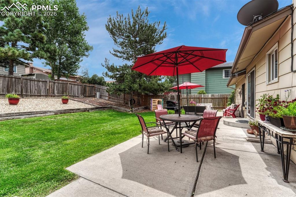 Image 32 of 33: Patio