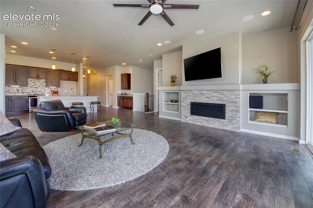 Image 11 of 35: Living Room