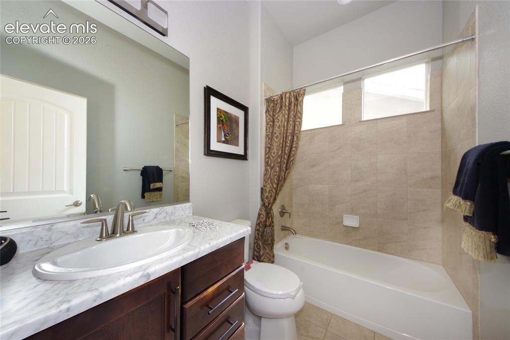 Image 18 of 35: Bathroom