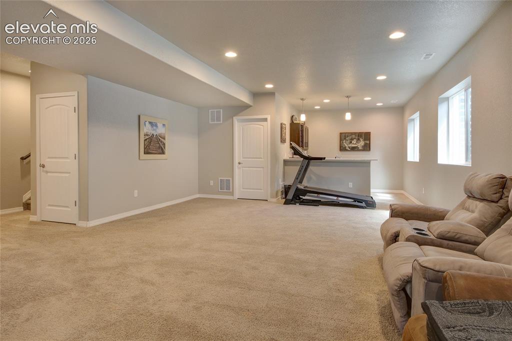 Image 19 of 35: Family Room