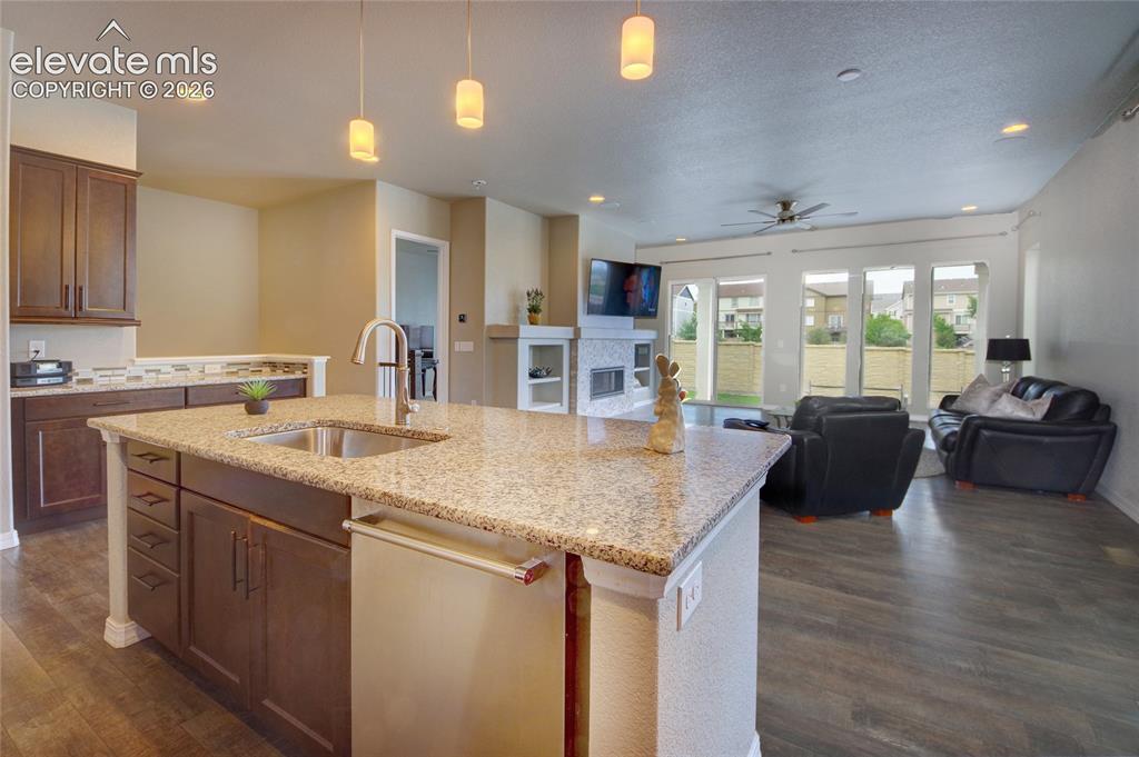 Image 8 of 35: Kitchen