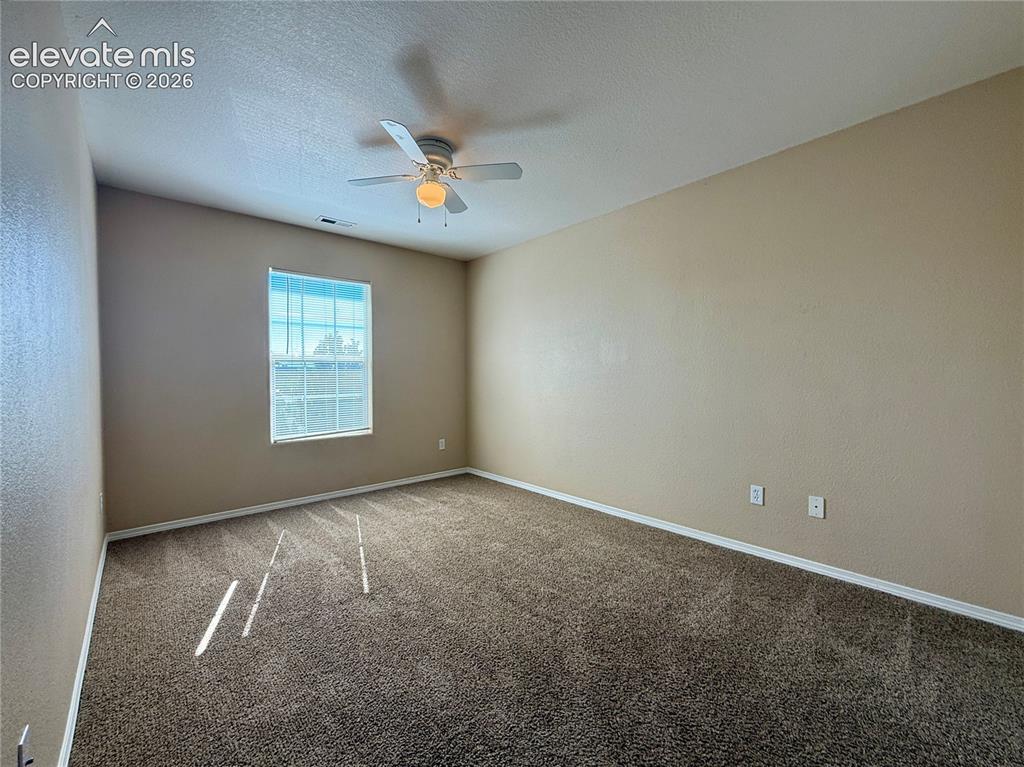 Image 16 of 26: Bedroom