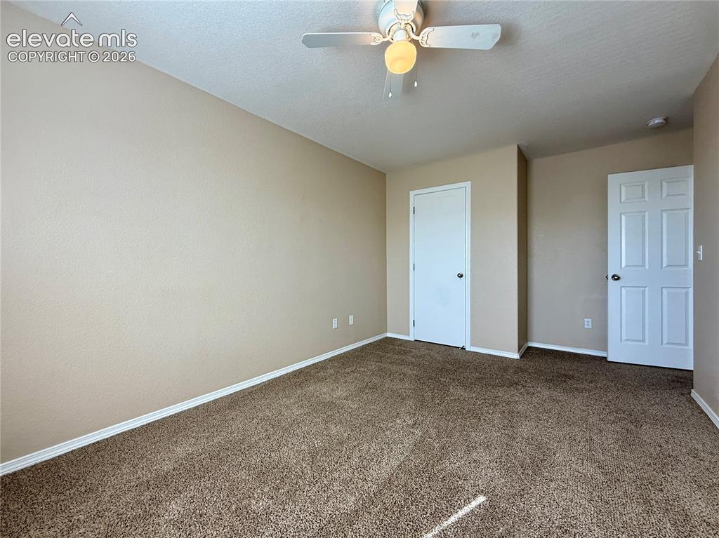 Image 17 of 26: Bedroom