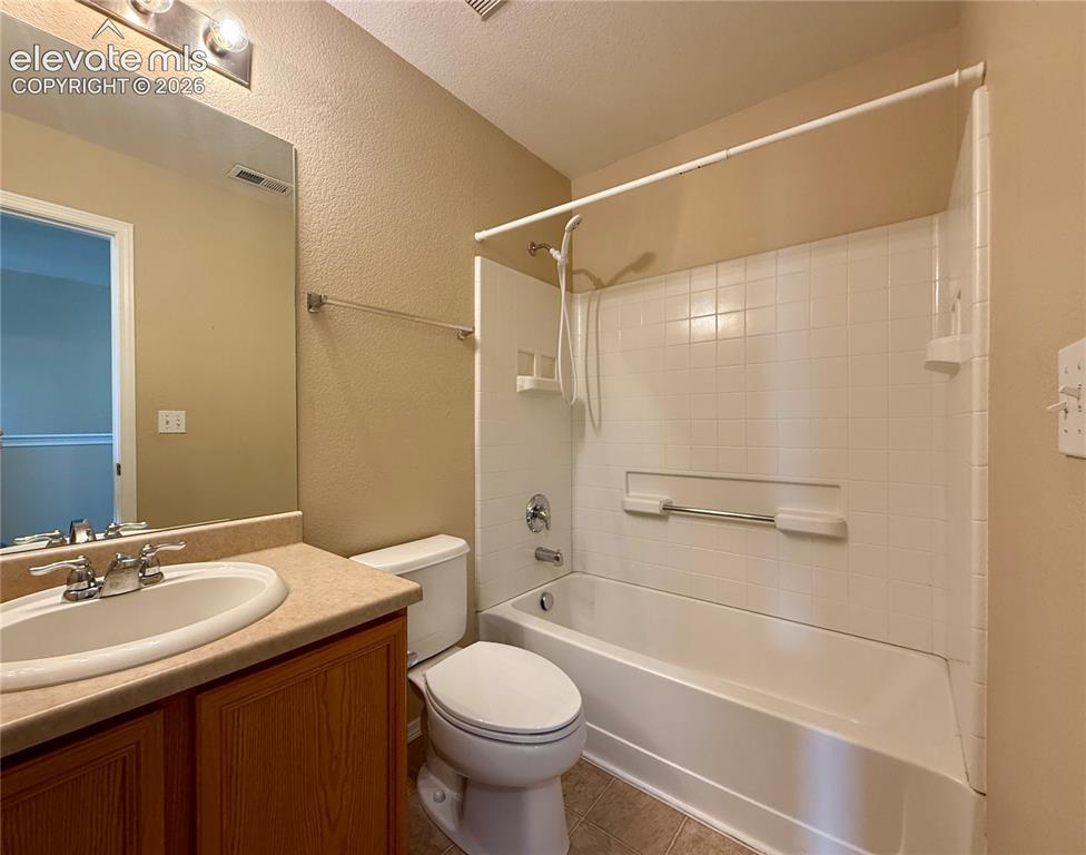 Image 22 of 26: Bathroom