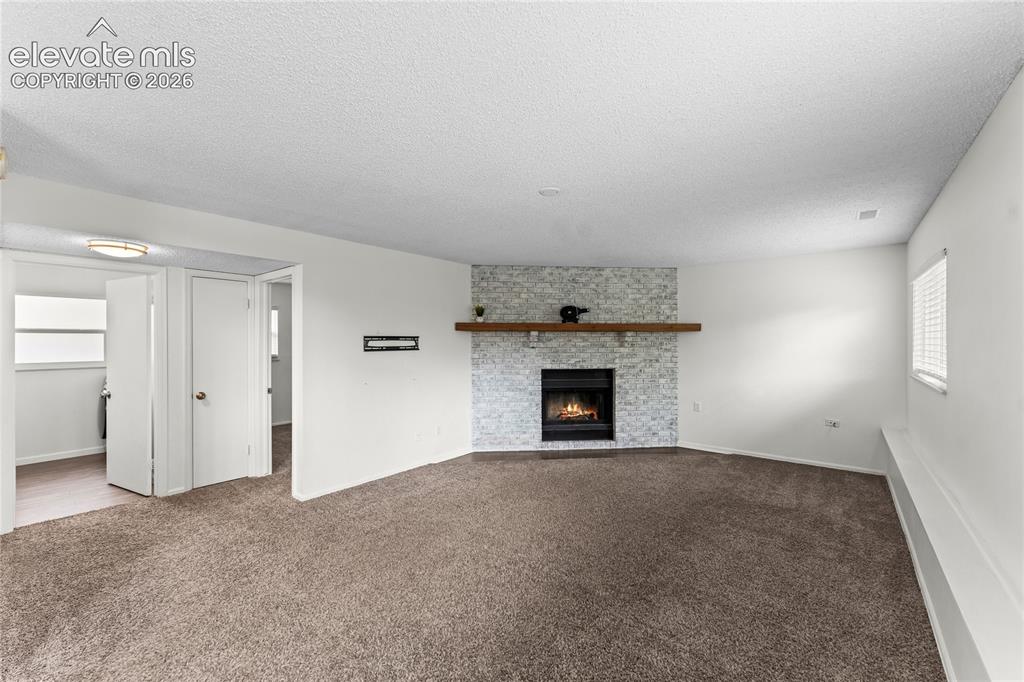 Image 19 of 33: Living Room