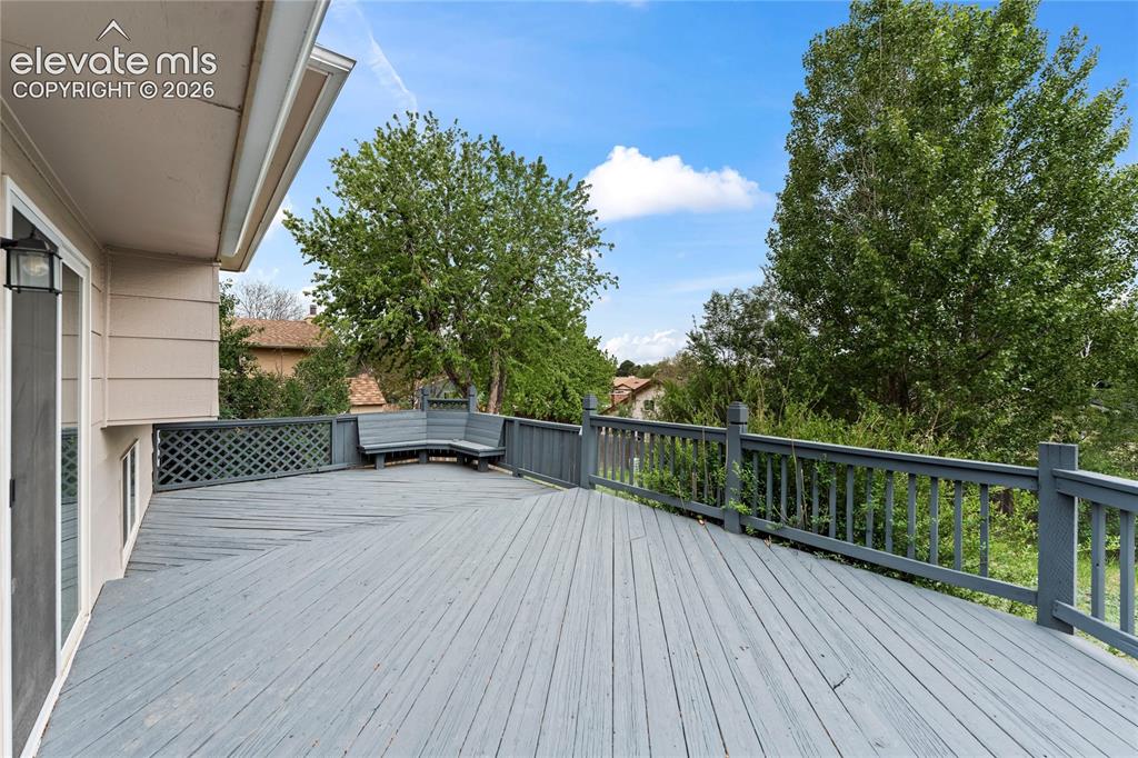 Image 28 of 33: Deck