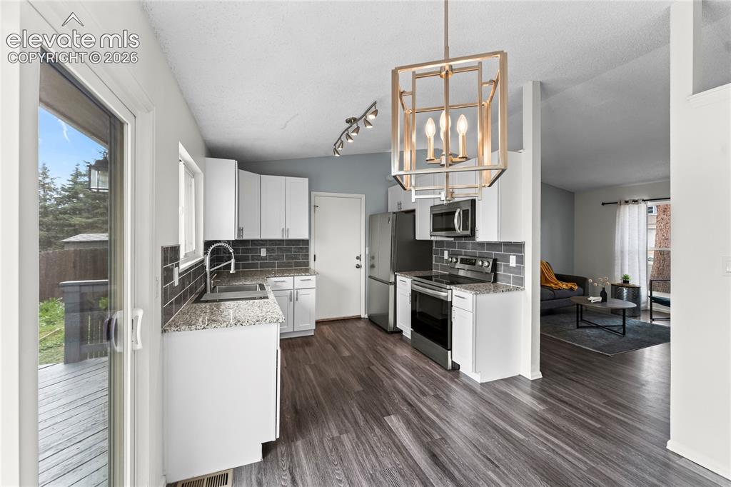 Image 8 of 33: Kitchen