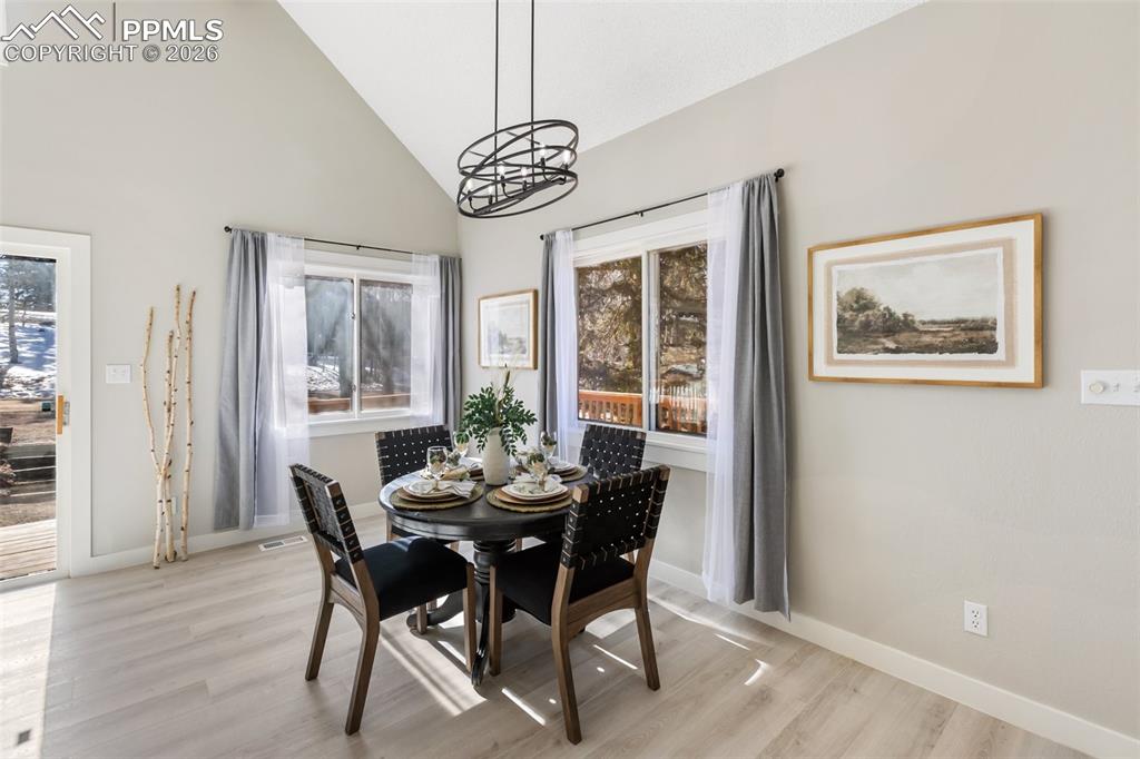 Image 14 of 47: Dining Area