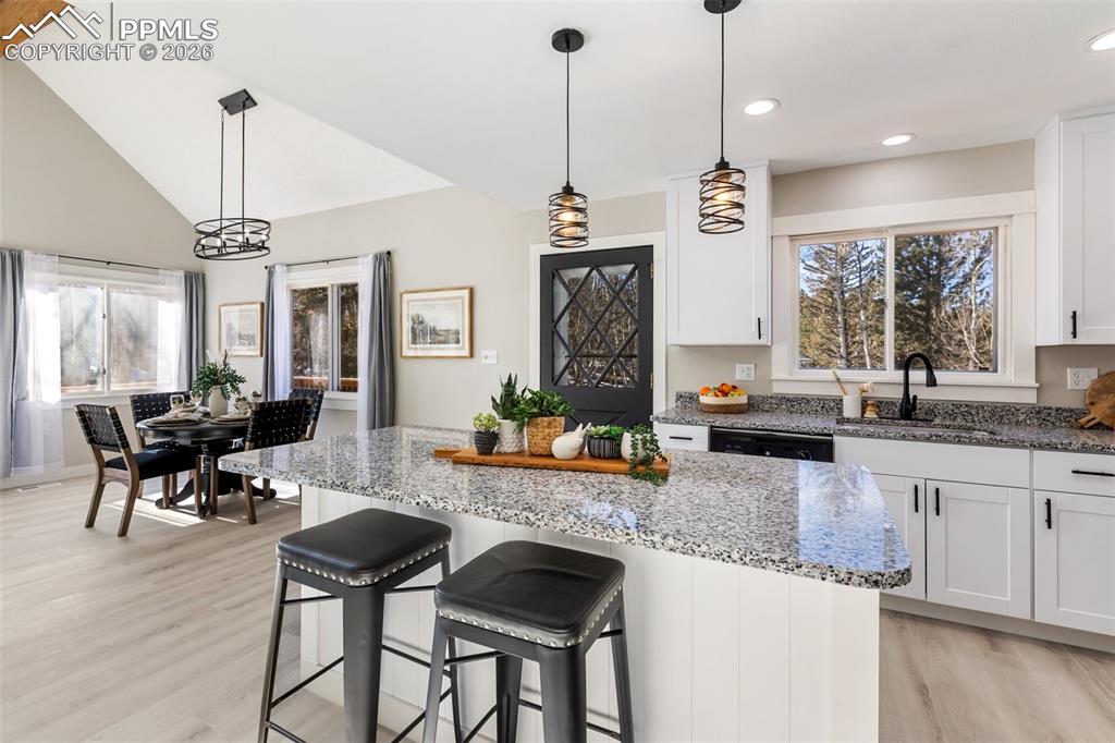 Image 16 of 47: Kitchen