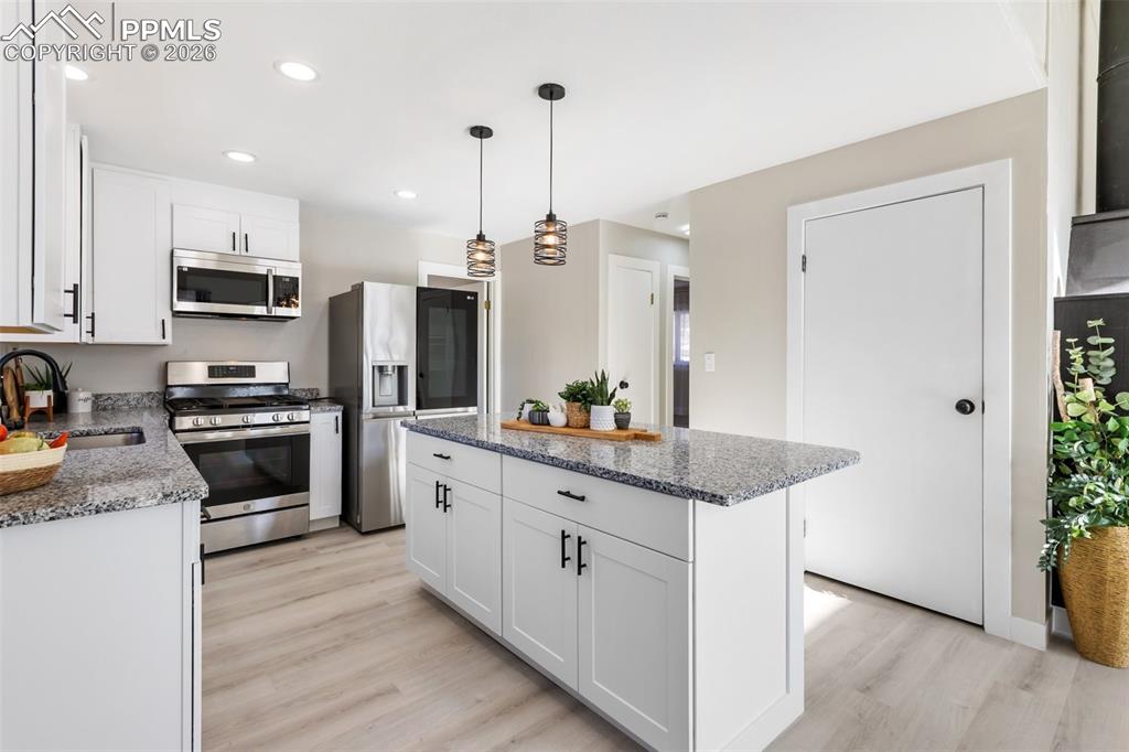 Image 18 of 47: Kitchen