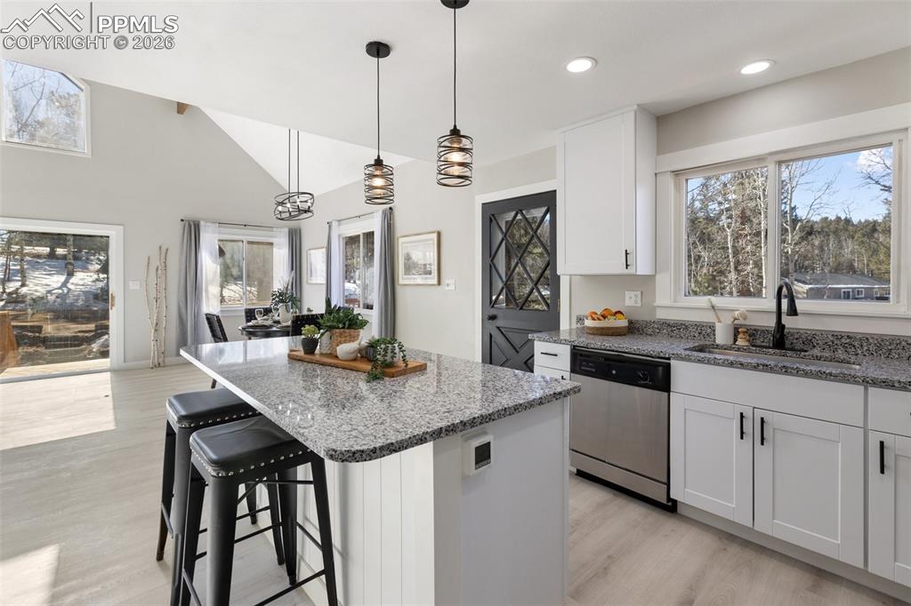 Image 19 of 47: Kitchen