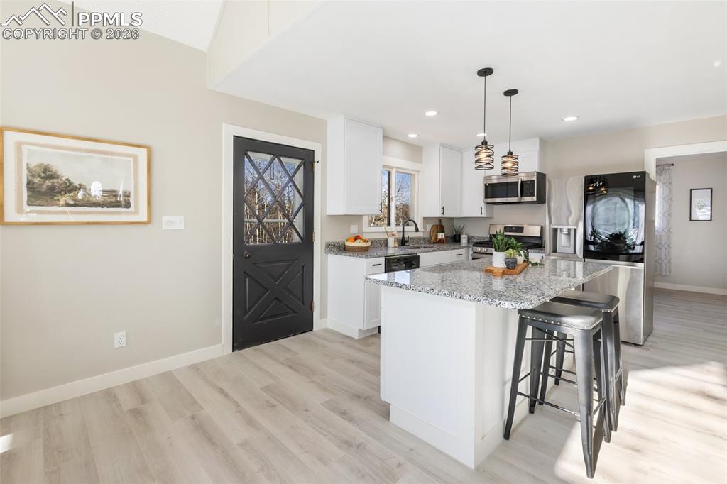 Image 20 of 47: Kitchen