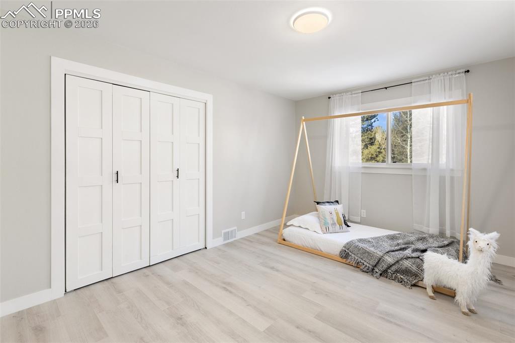 Image 35 of 47: Bedroom