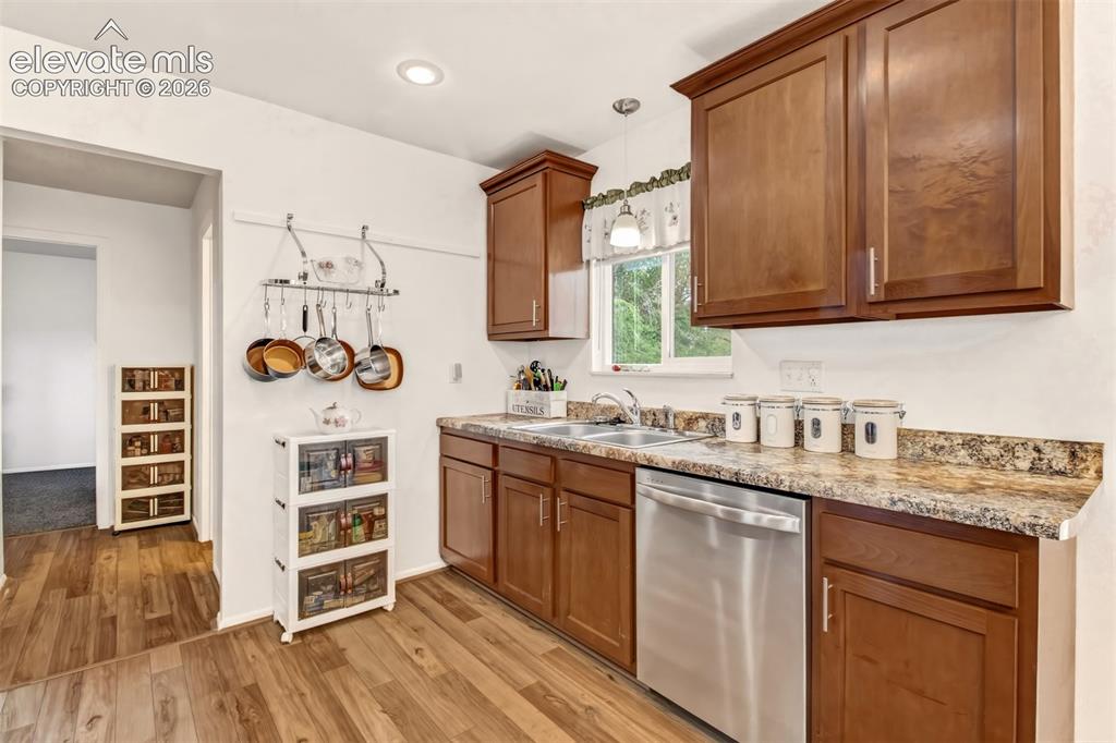 Image 9 of 18: Kitchen