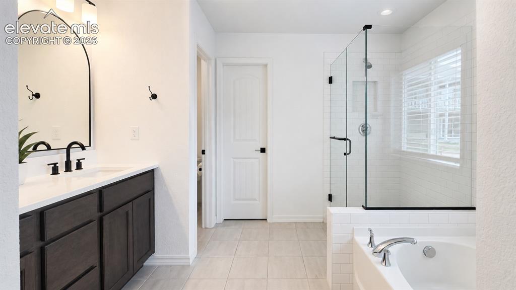 Image 15 of 34: Bathroom