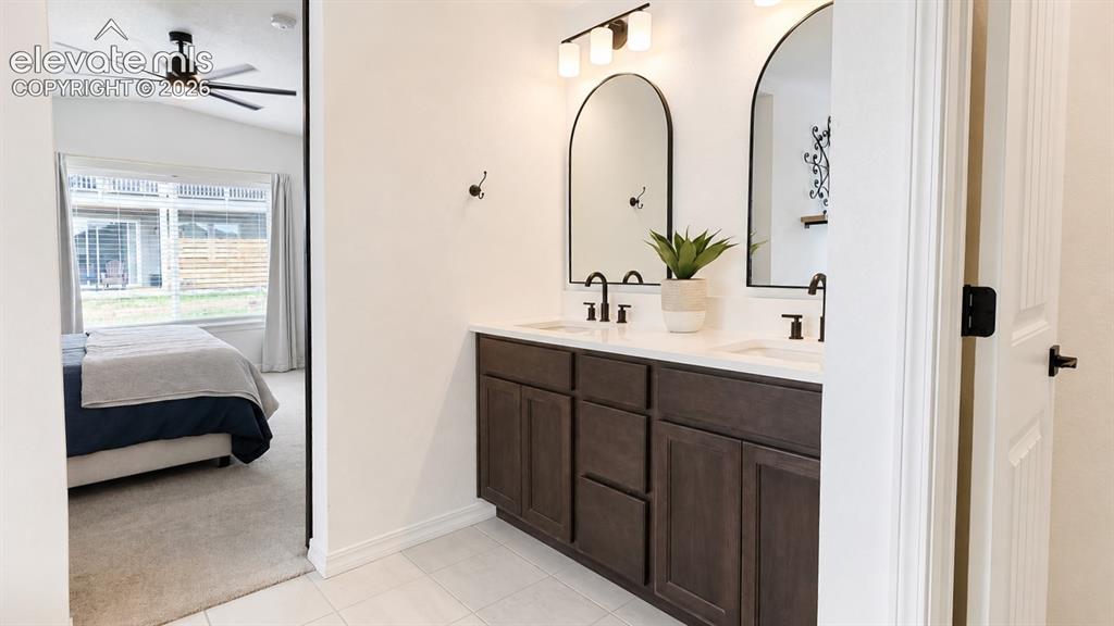Image 16 of 34: Bathroom