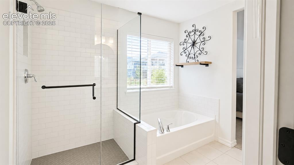 Image 17 of 34: Bathroom