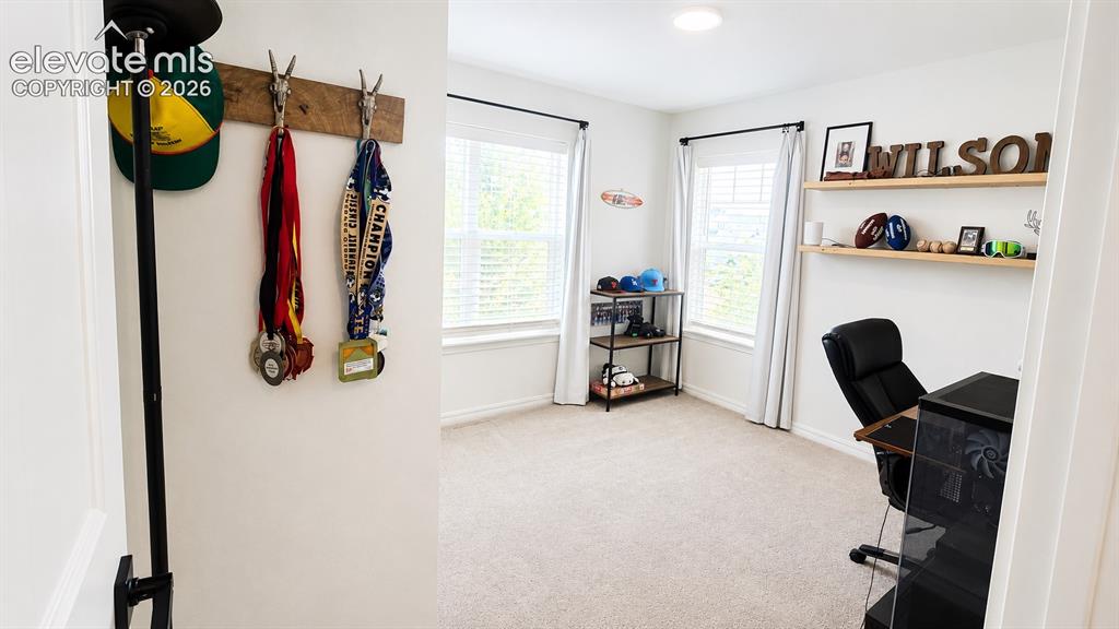 Image 19 of 34: Office