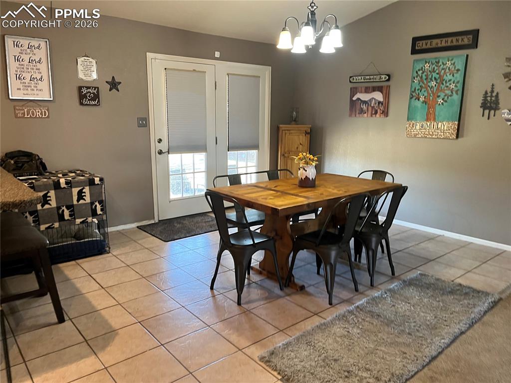 Image 10 of 28: Dining Area