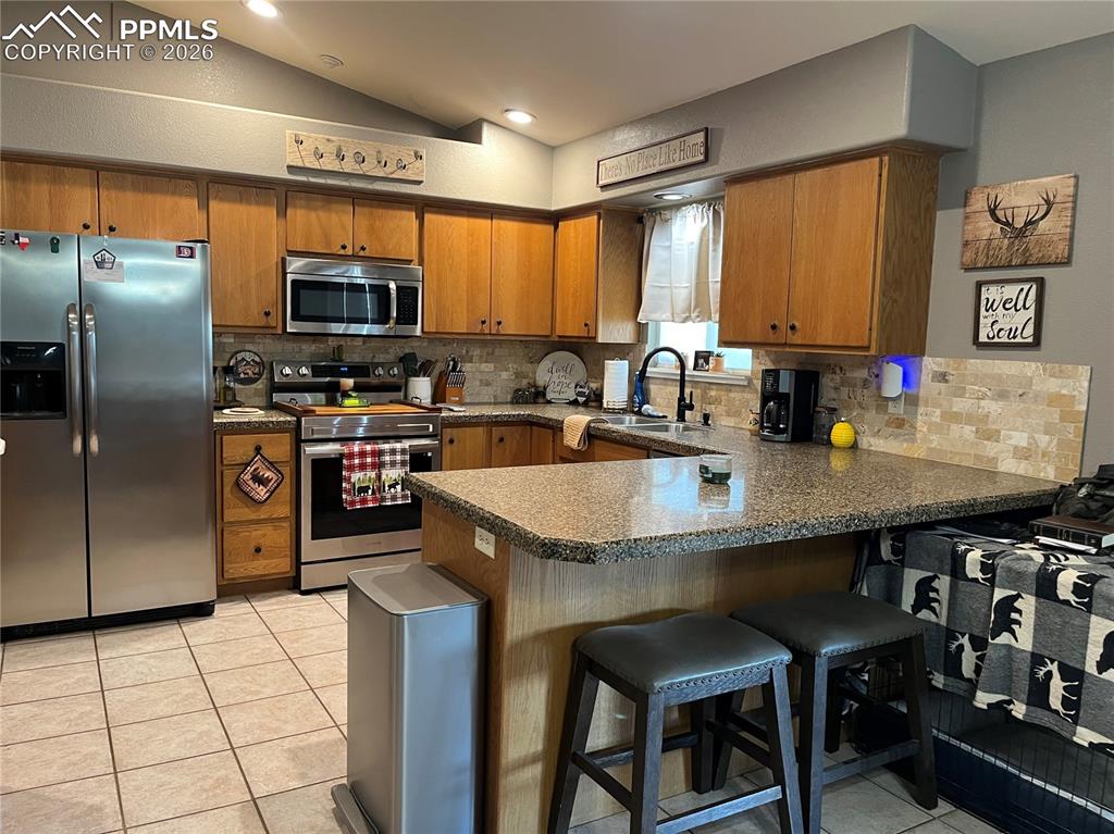 Image 13 of 28: Kitchen