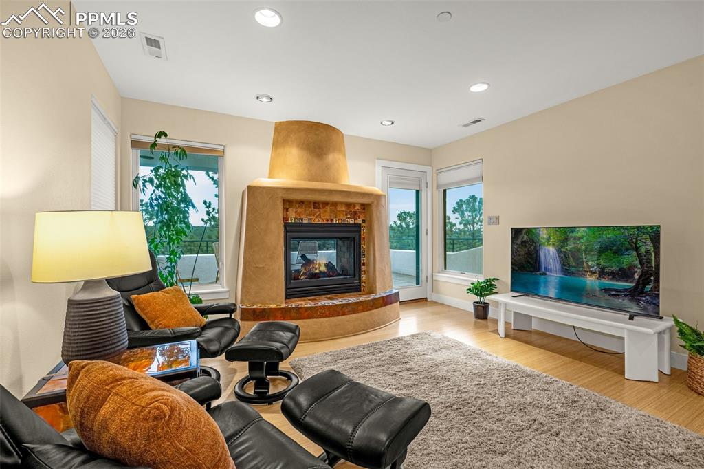 Image 22 of 45: Living Room