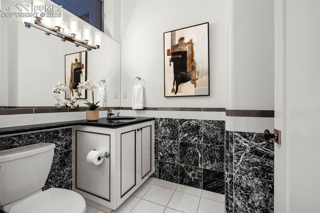 Image 31 of 45: Bathroom