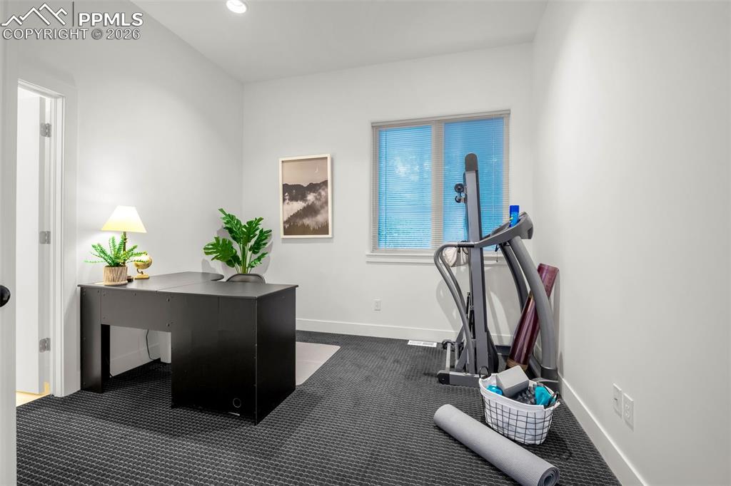 Image 33 of 45: Office