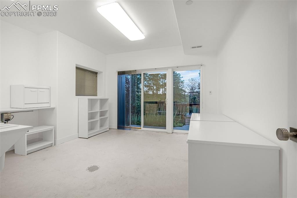 Image 38 of 45: Bathroom