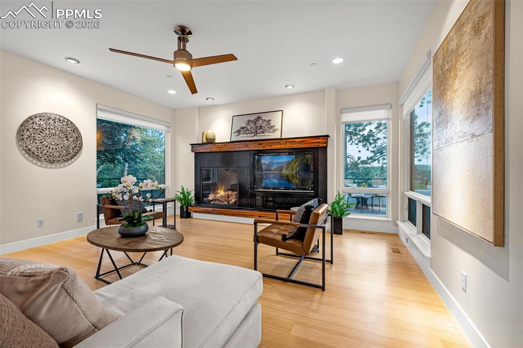 Image 8 of 45: Living Room