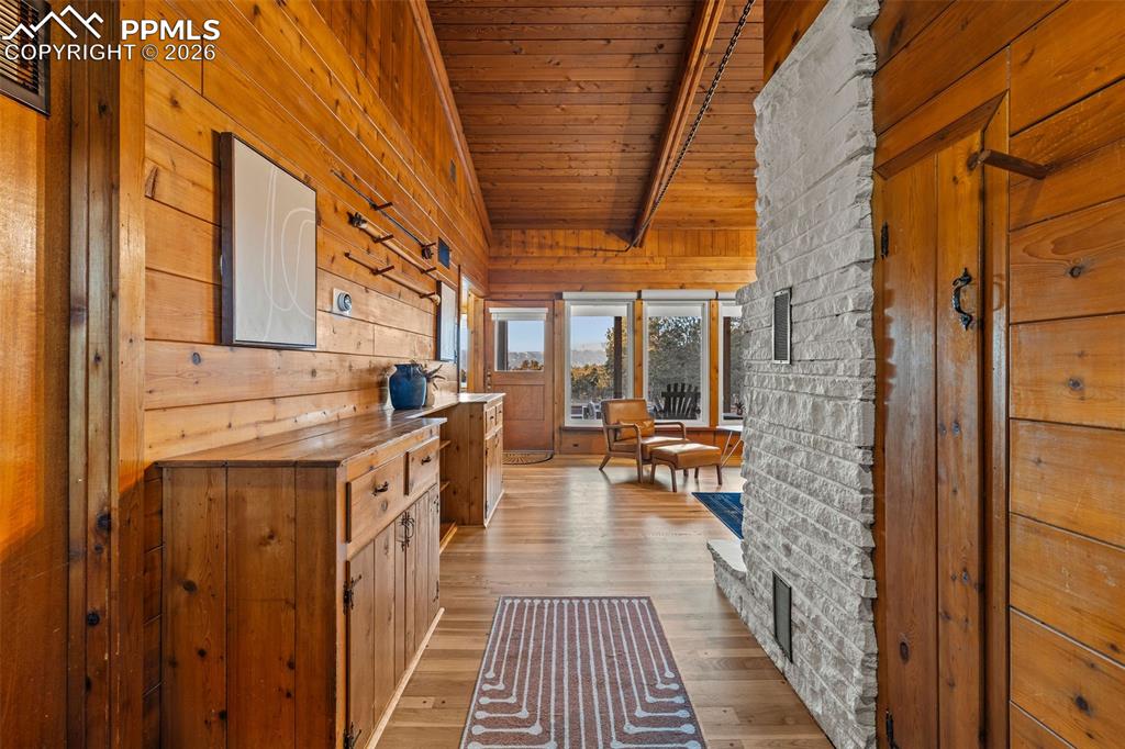 Image 10 of 50: Sun Room